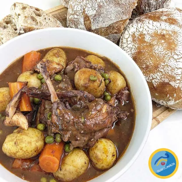 Geleneksel Malta Yemekleri Stuffat tal Fenek