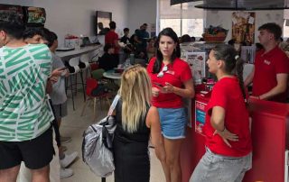 Atlas Malta Dil Okulu Cafede Öğrenciler ve Alas Ekibi