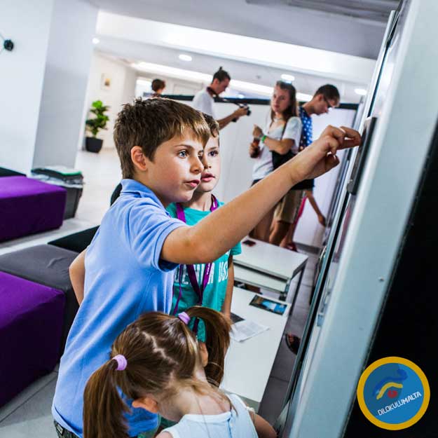 Çocuklar için Yurtdışında Dil Okulu Programları