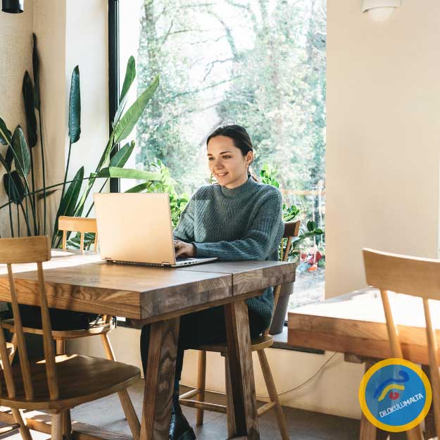 İngilizce Öğrenirken Çalışmak