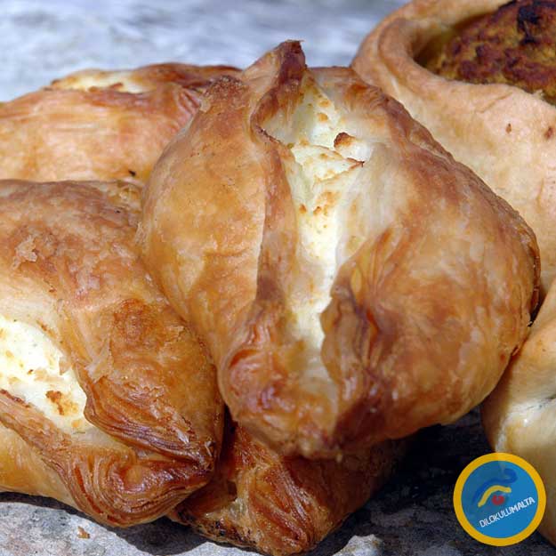 Malta Öğrenci Hayatı Sokak Lezzetleri Pastizzi Malta Öğrenci Hayatı Sokak Lezzetleri Pastizzi